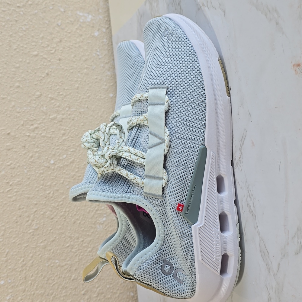 On Cloud Cloudeasy Light Gray Athletic Sneakers - Picture 9 of 14